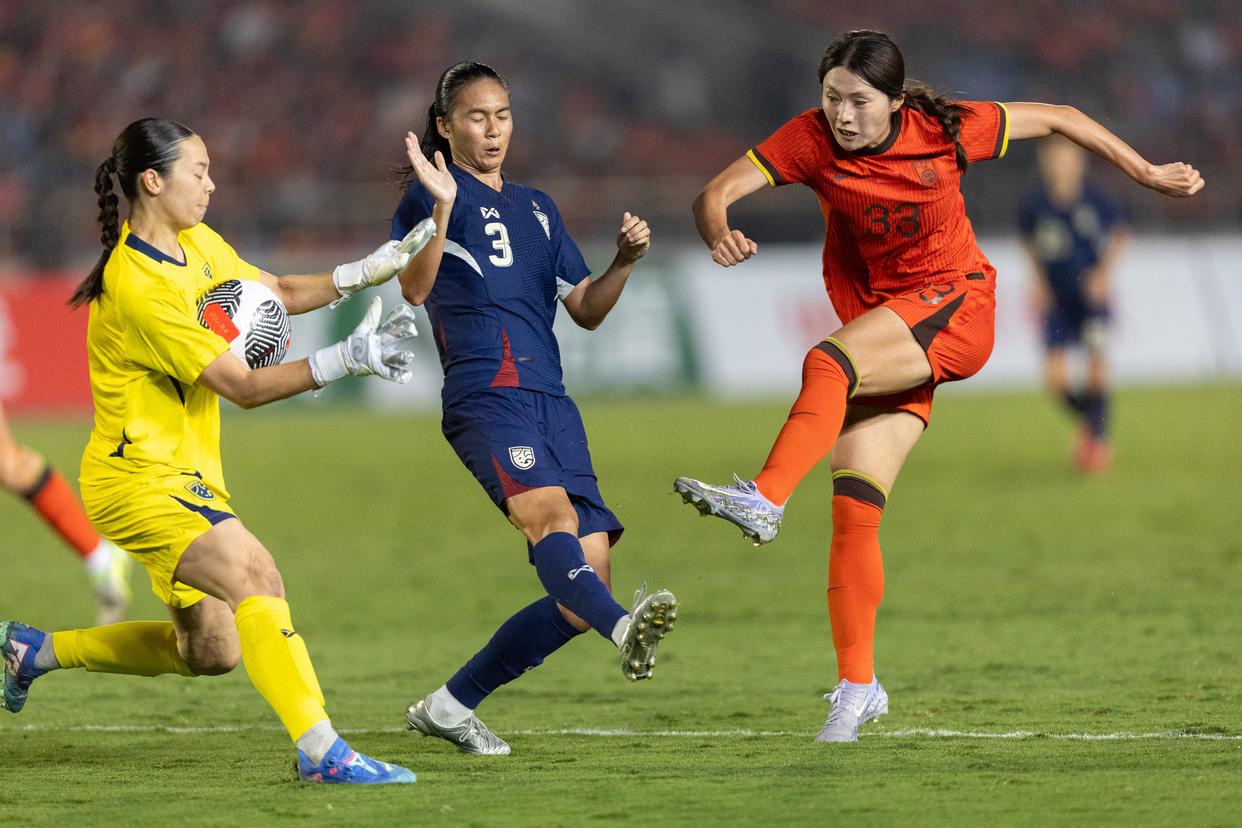 国际足球盛宴:中国女足表现不俗摘得国际女足赛冠军 国际足球盛宴:中国女足表现不俗摘得国际女足赛冠军