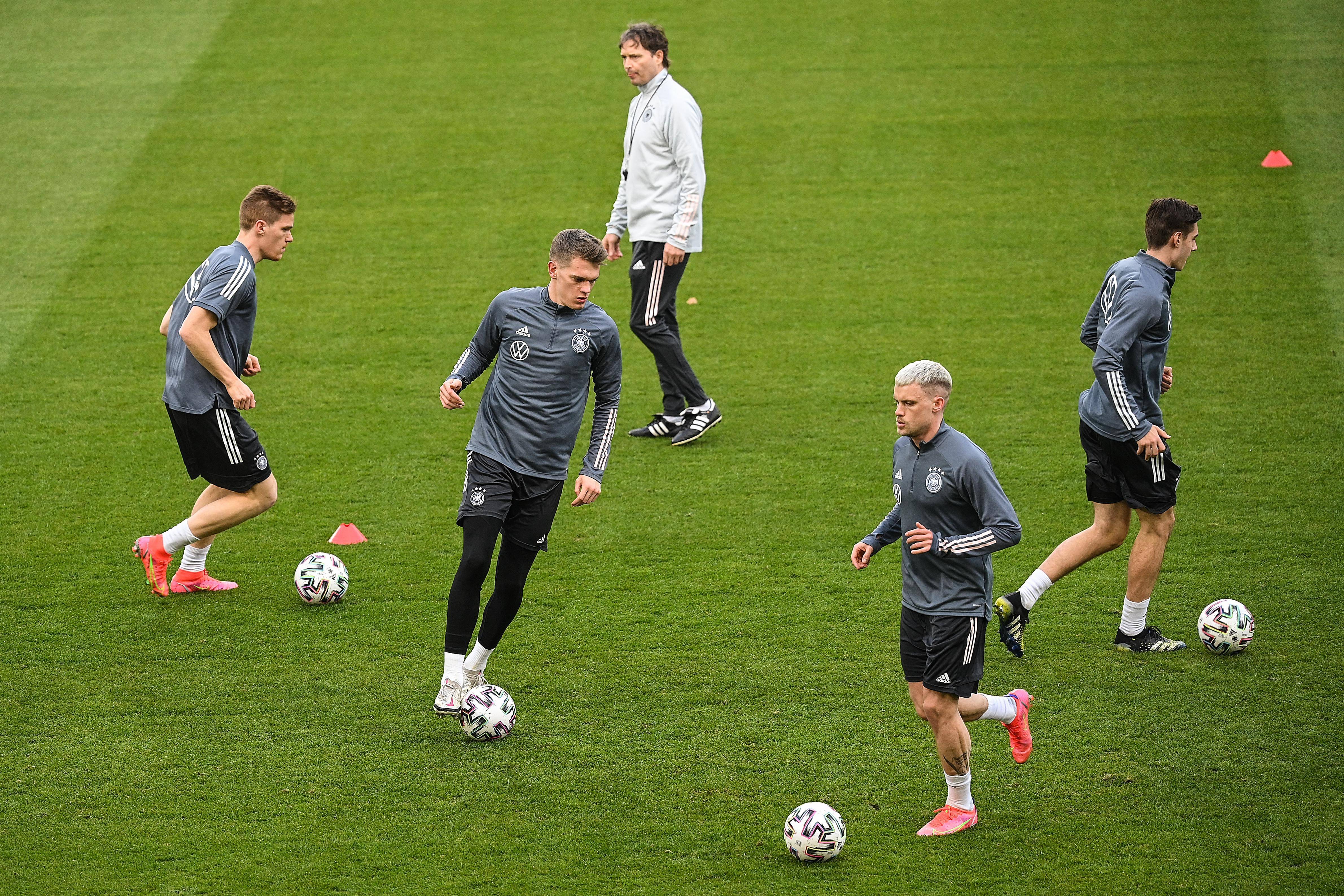 半岛体育娱乐-芬兰队历史性晋级欧洲国家队赛事的简单介绍