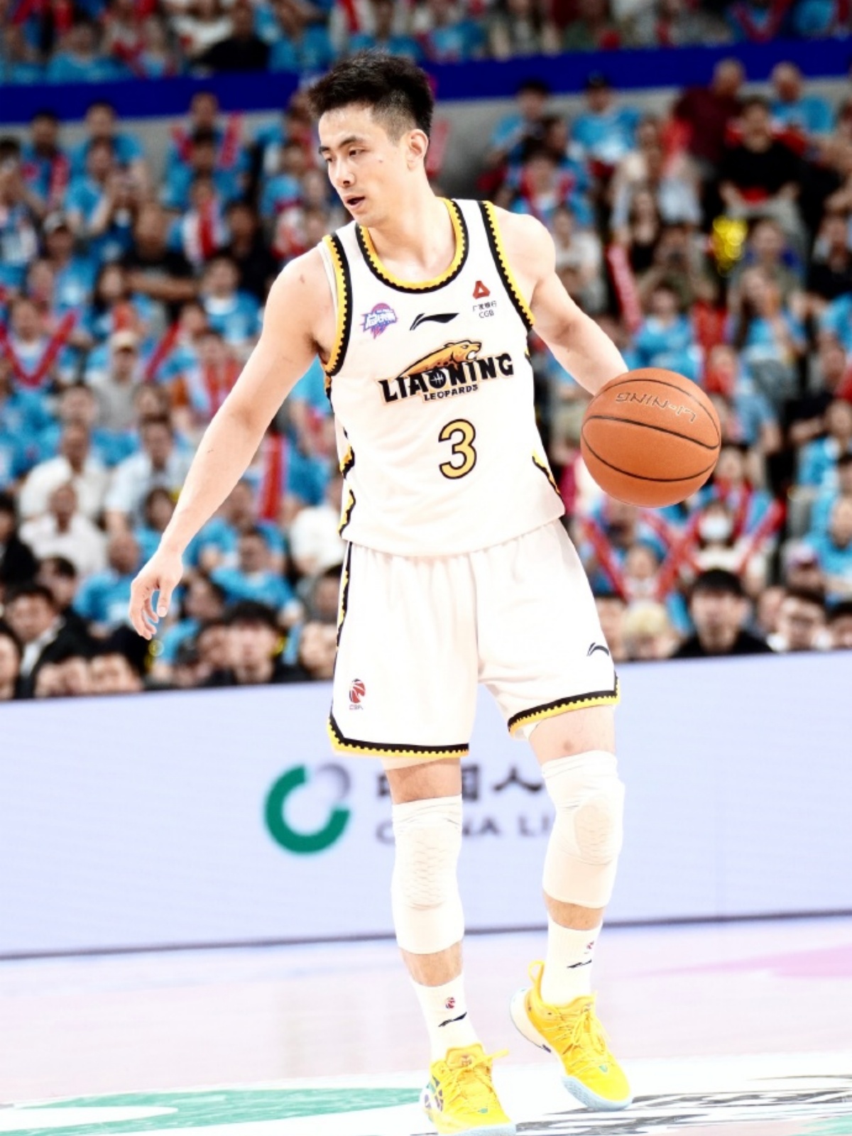 江苏男篮在比赛中大比分取胜