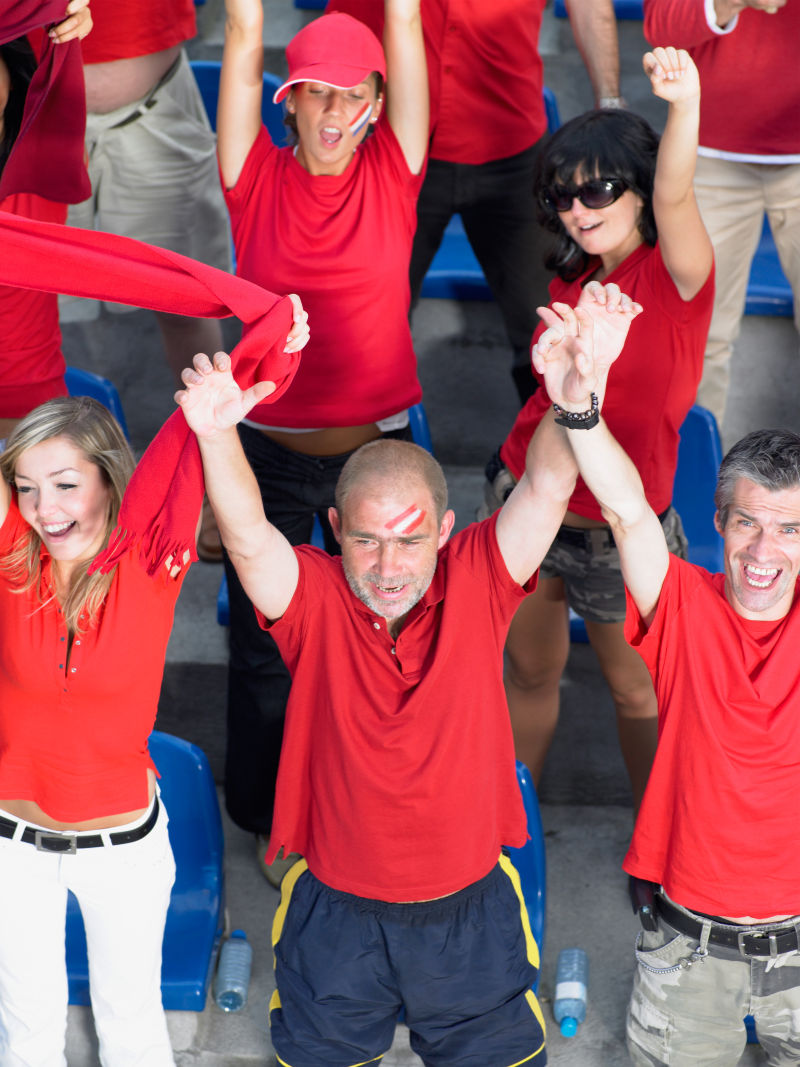 半岛体育地址-观众欢呼不已,见证历史时刻