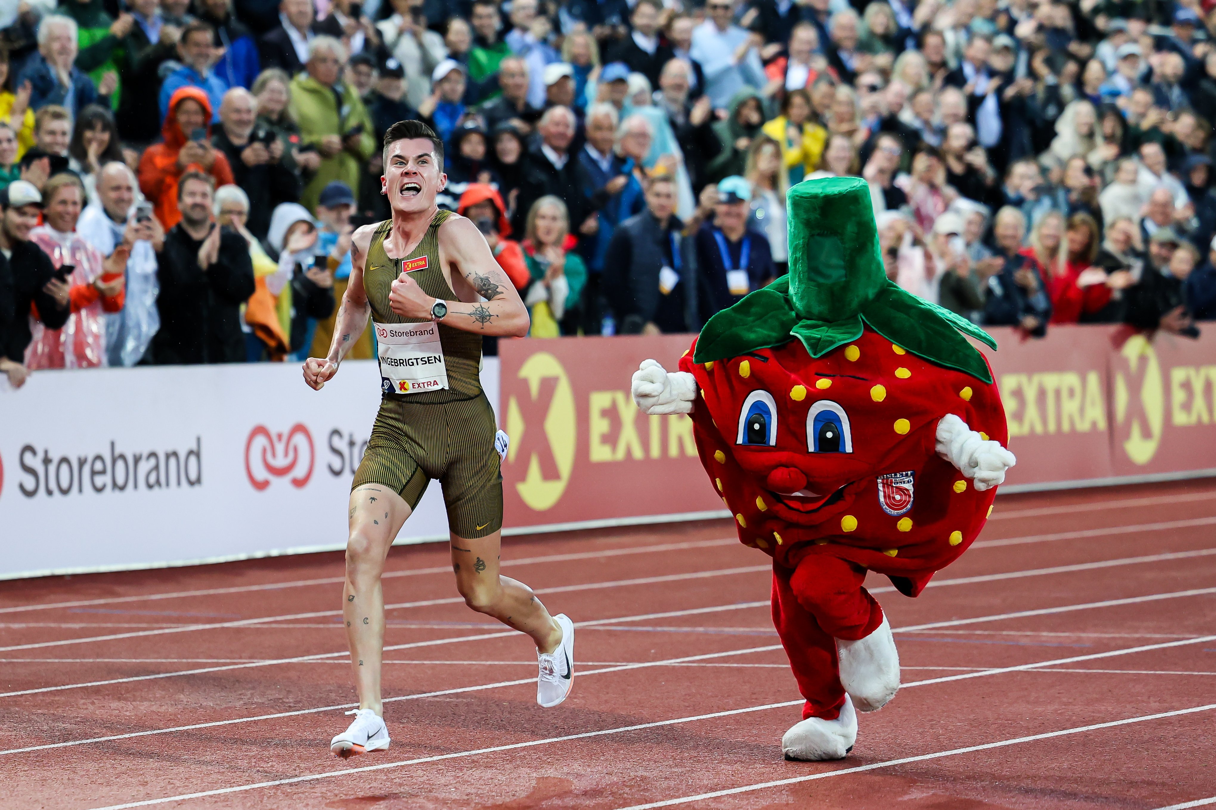 南非选手在田径比赛中轻松夺冠