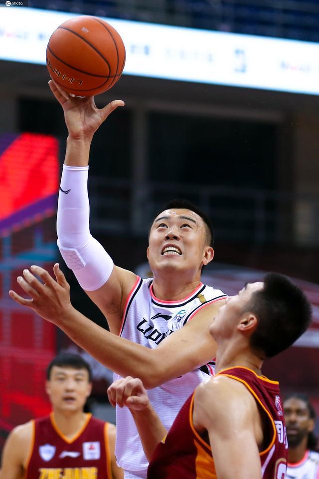 奇才队惊险逆转冲刺战胜黄蜂队 奇才队惊险逆转冲刺战胜黄蜂队