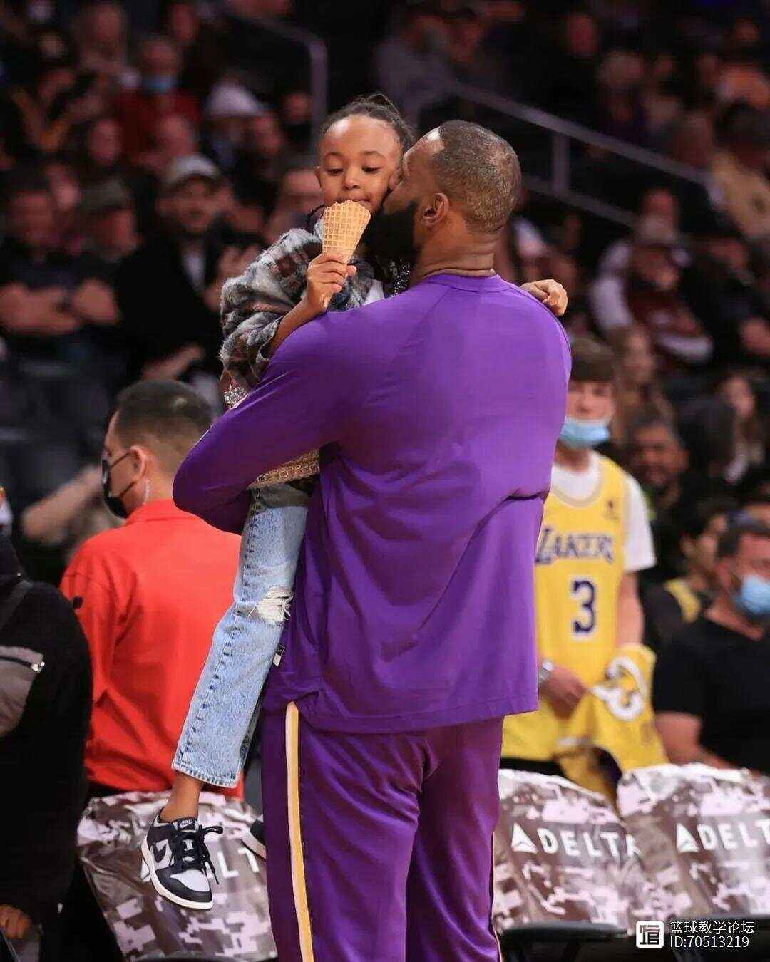 湖人明星膝伤再恶化,赛季报销的简单介绍 湖人明星膝伤再恶化,赛季报销的简单介绍