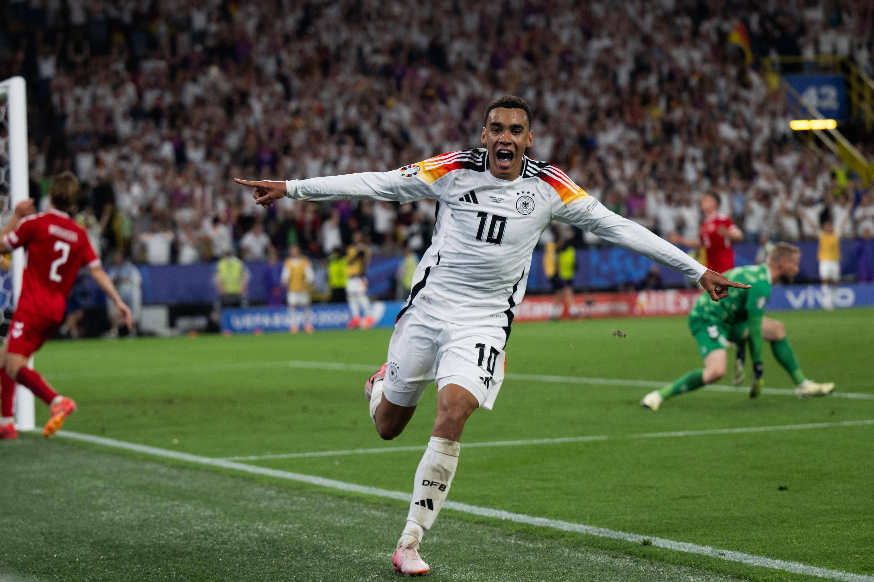 半岛体育网站入口-德国队勇夺胜利，晋级半决赛