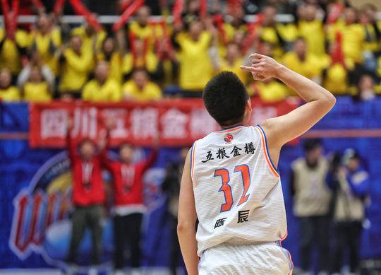 半岛体育网站入口-关于青海男篮赛季首胜，振奋士气的信息